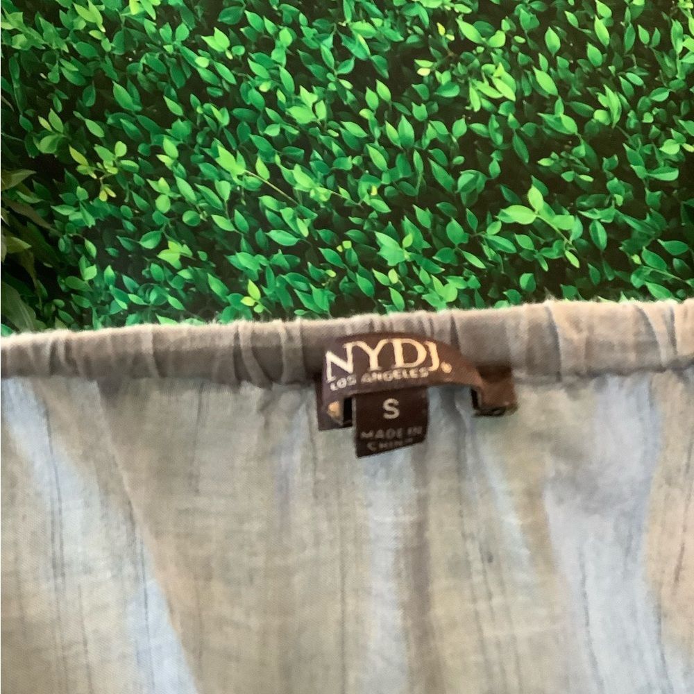 💠 NYDJ Chambray Embroidered Blouse – Scalloped Hem, 3/4 Sleeve – Size S - Picture 6 of 6